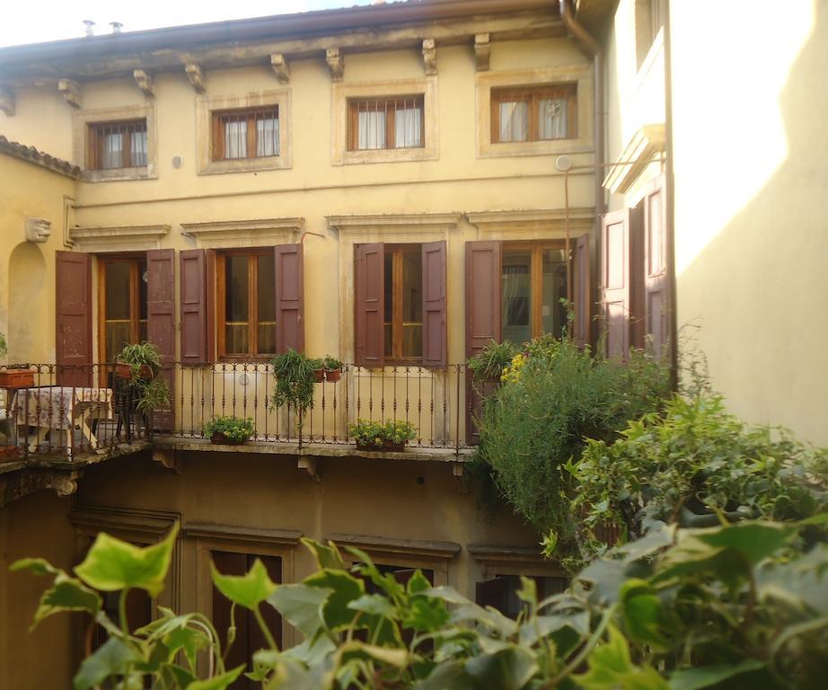 Protezione Della Giovane - Female Hostel Verona Ngoại thất bức ảnh